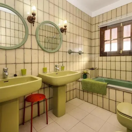 Amplia Casa Familiar Con Piscina Y Jardin Hébergement de vacances