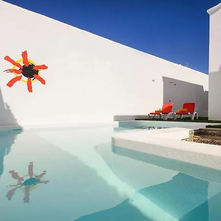 Amplia Casa Familiar Con Piscina Y Jardin *