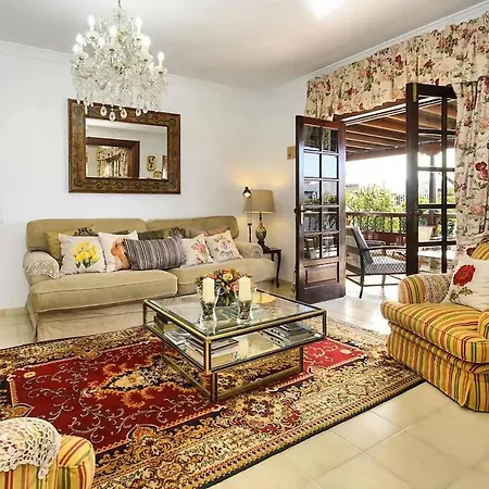 Hébergement de vacances Amplia Casa Familiar Con Piscina Y Jardin Arrecife (Lanzarote)
