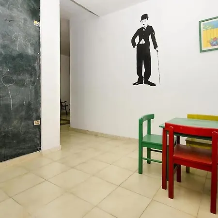 Hébergement de vacances Amplia Casa Familiar Con Piscina Y Jardin