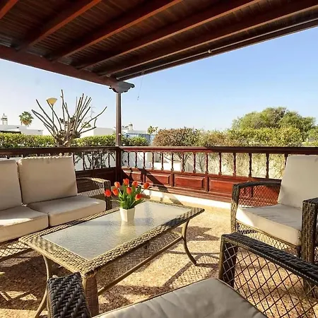 Hébergement de vacances Amplia Casa Familiar Con Piscina Y Jardin *